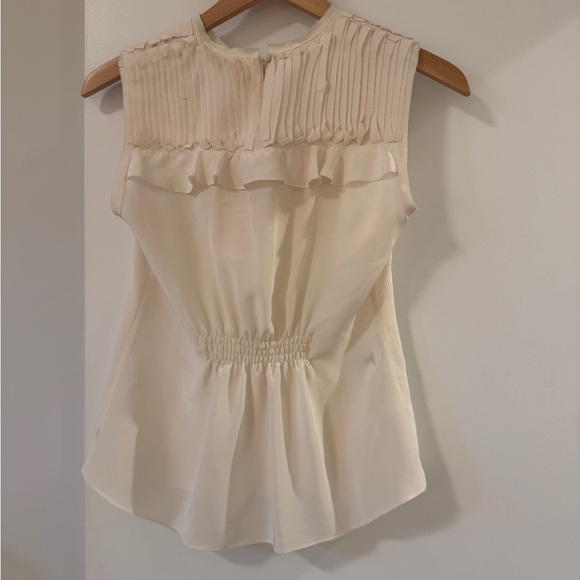 White sleeveless blouse - Picture 2 of 5